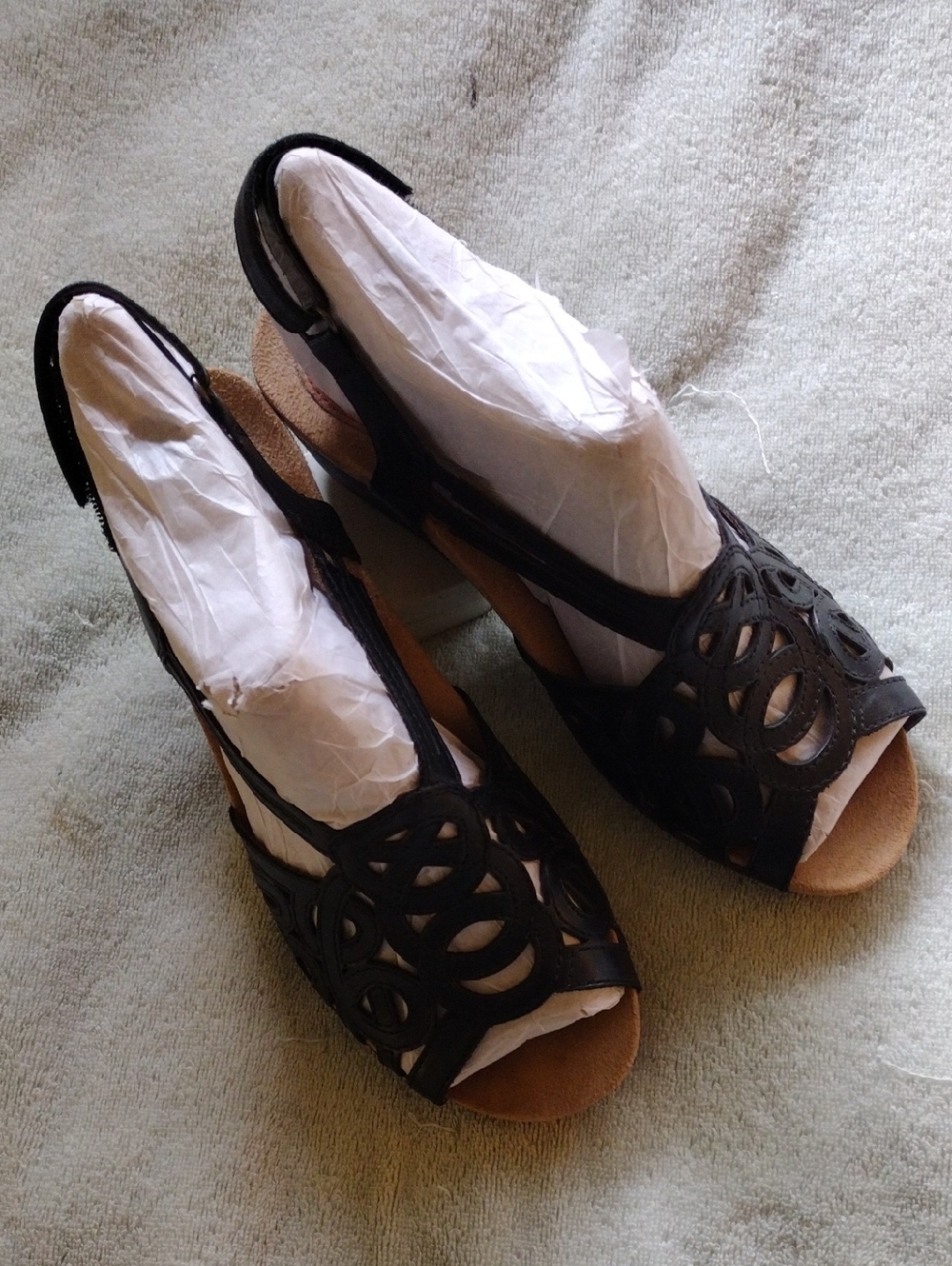Rockport Black Cutout Peep-Toe Slingback Sandals